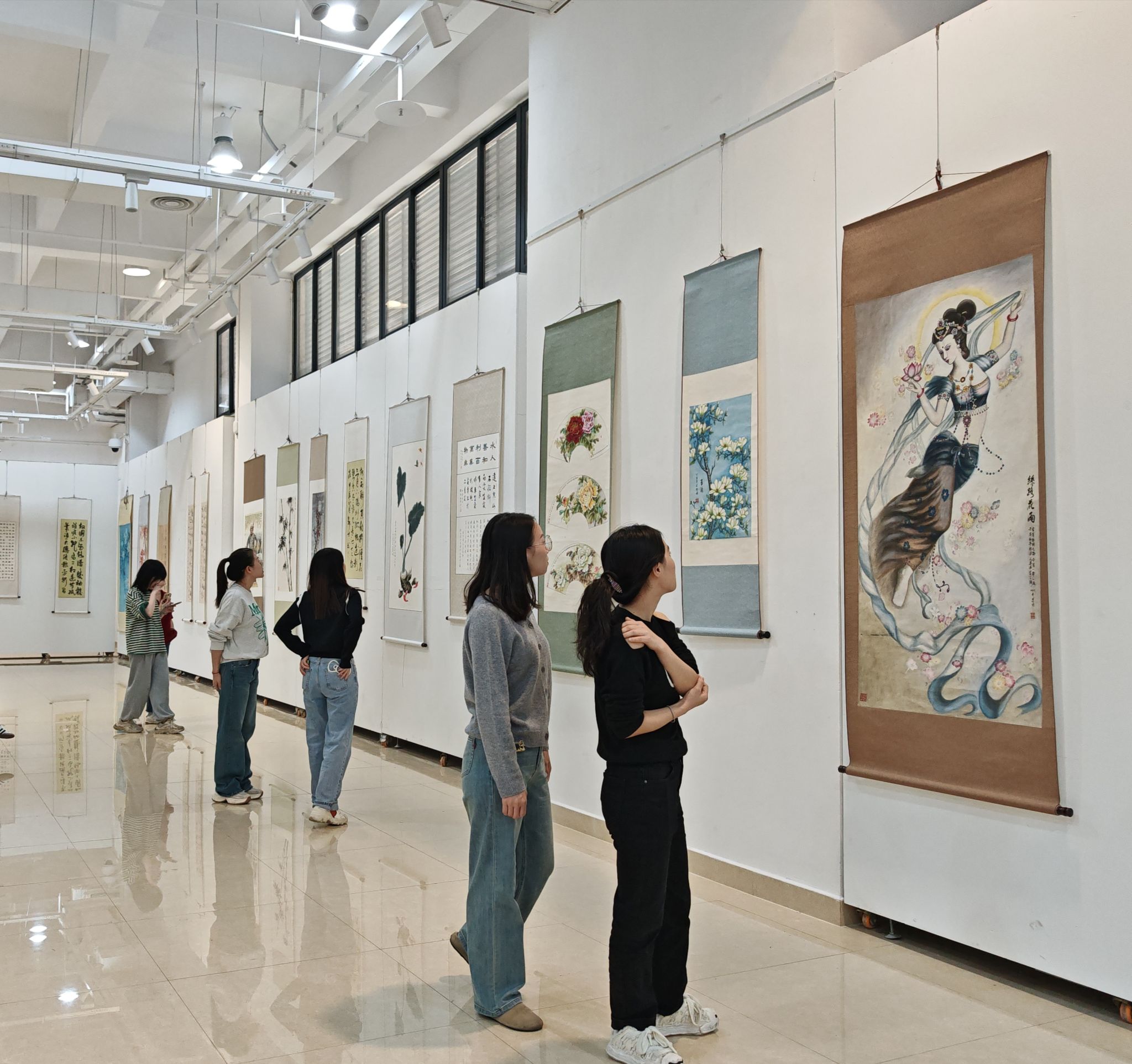 原图大小:2.47MB文件名称:老年书画摄影展 beat365中国唯一官网书画研究会提供.jpg