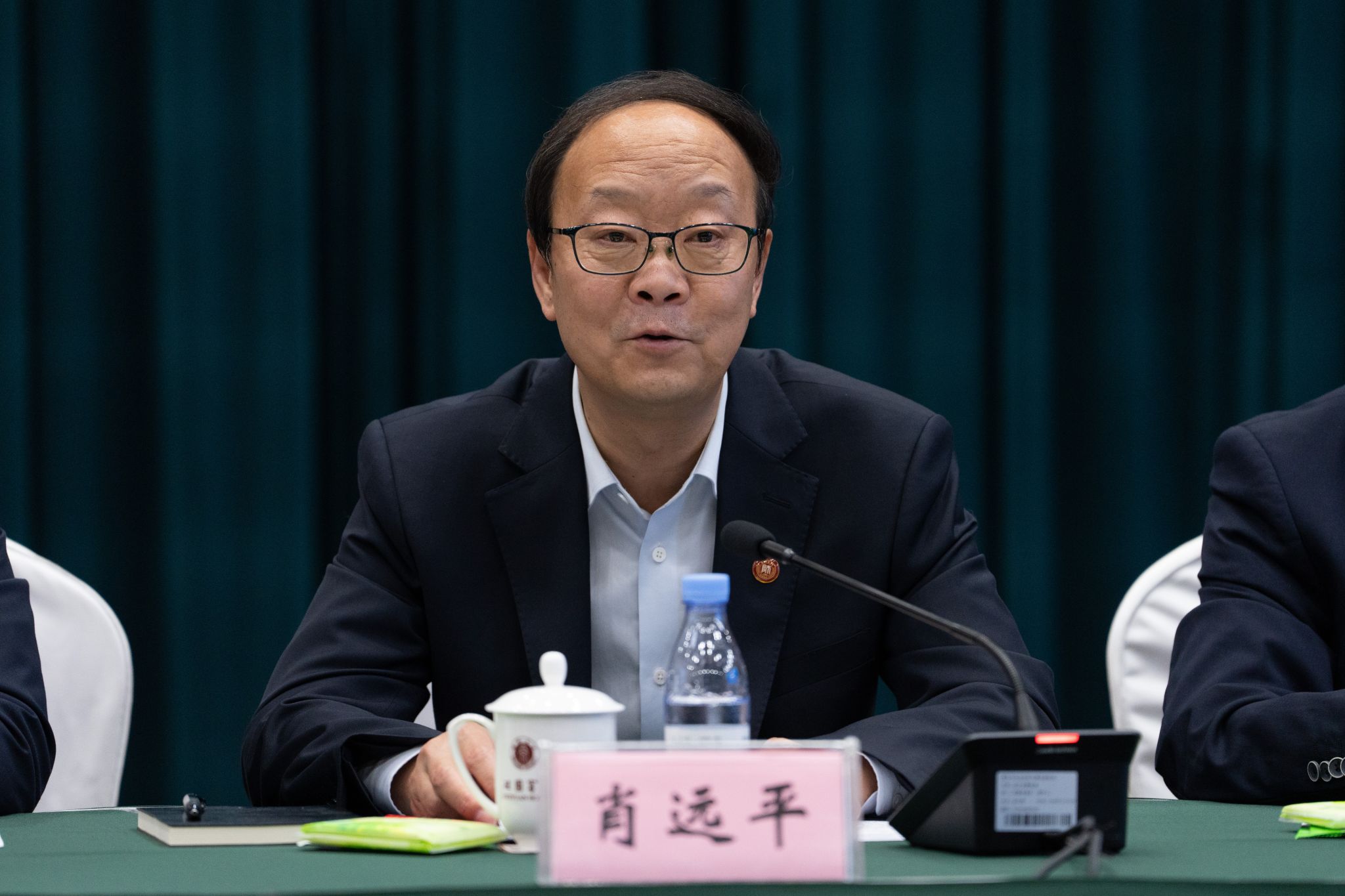 原图大小:9.89MB文件名称:肖远平特写.jpg